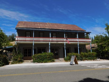 [Picture of Volcano Union Inn]
